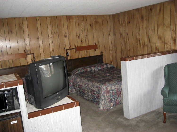 Oneida Village Inn - photo 6