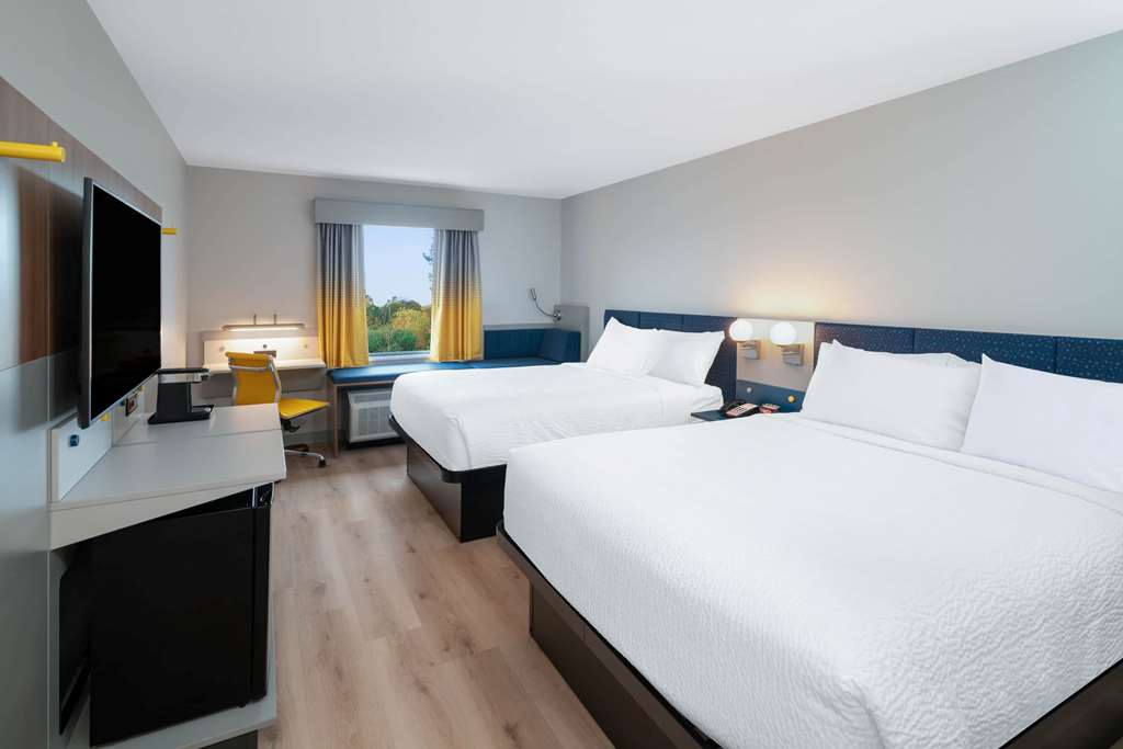 Microtel Inn & Suites by Wyndham Hot Springs - photo 17