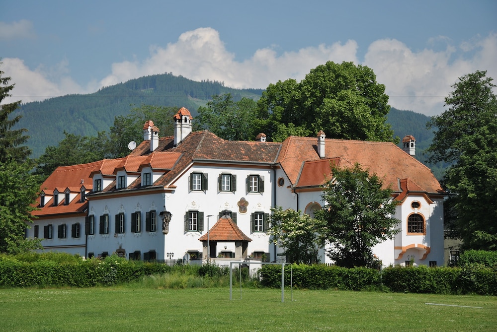 Gewerkenschlössl Zeilinger — 4-Star Luxury Hotel in Knittelfeld, Austria