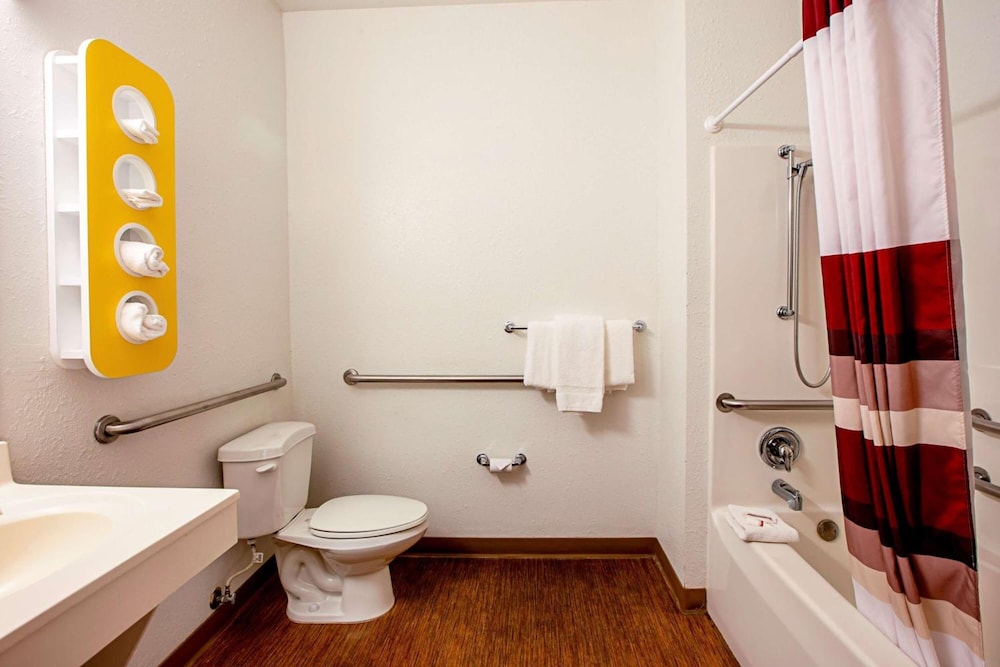 Seasons Inn Traverse City - photo 19