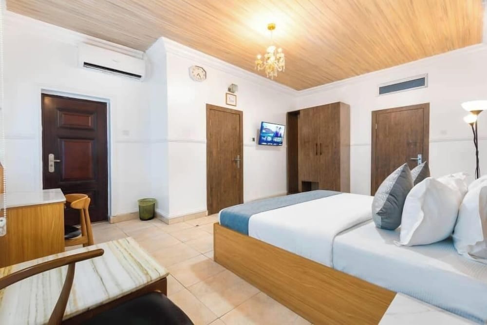 The Breeze Apartment — 4-Star Luxury Hotel in Lagos, Nigeria
