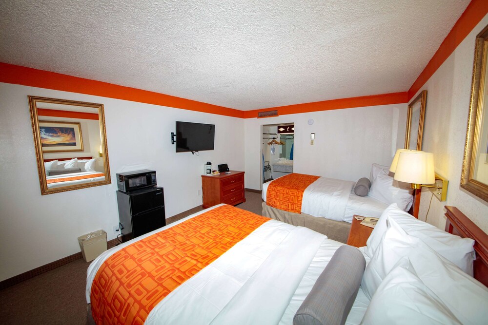 Howard Johnson by Wyndham Gallup - photo 6