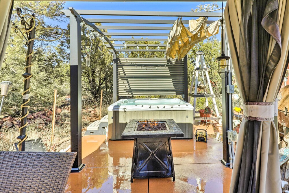 East Side - carbon neutral hotel in Unknown City