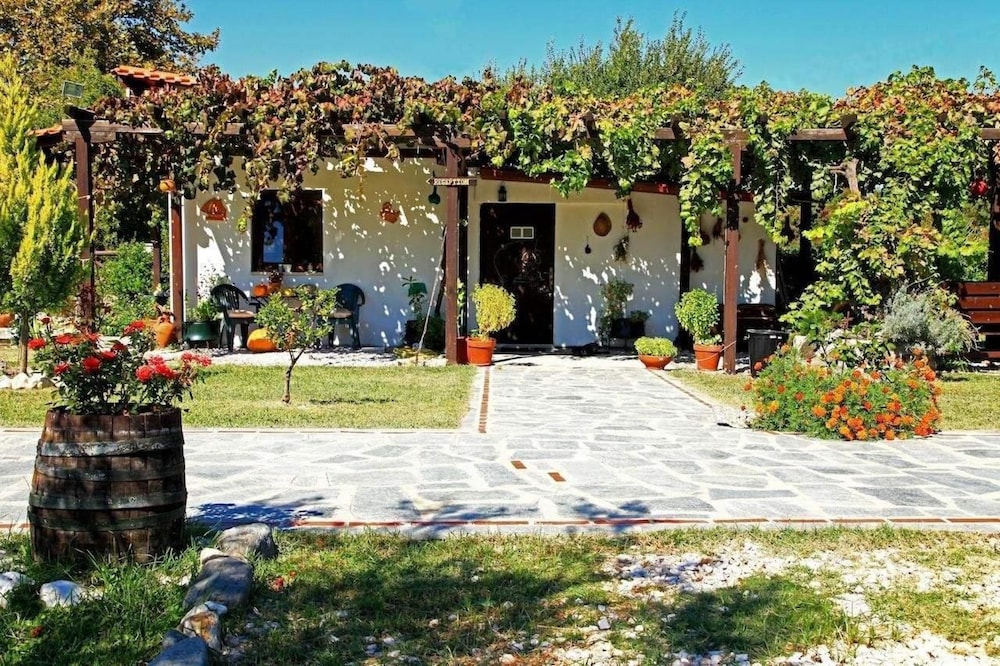 Dionysos Apartments — 4-Star Luxury Hotel in Ierissos, Greece