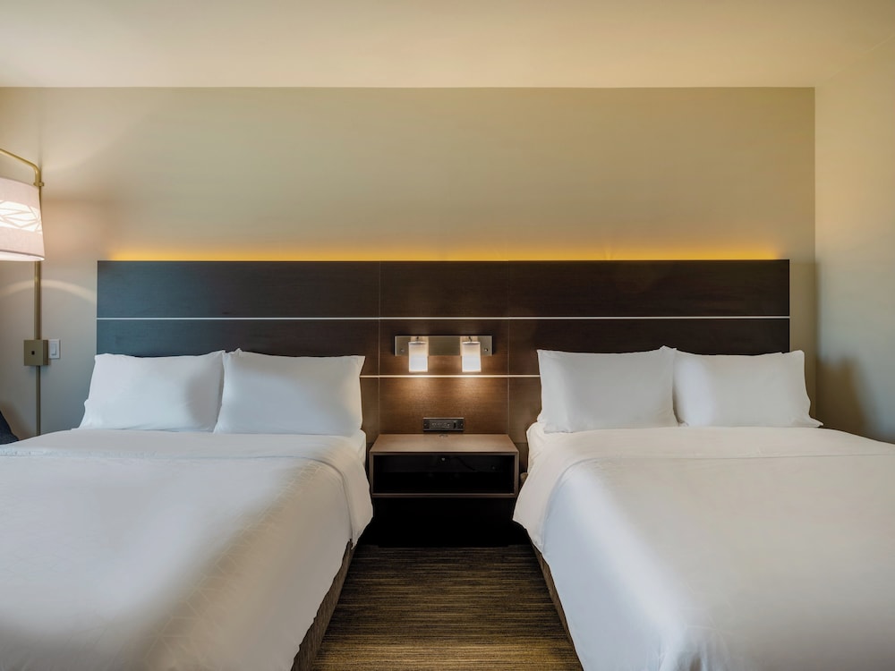 Holiday Inn Express & Suites Watertown by IHG - photo 15
