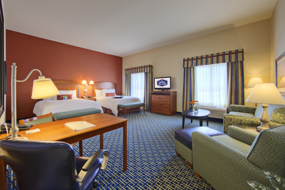 Hampton Inn & Suites Ridgecrest - photo 7