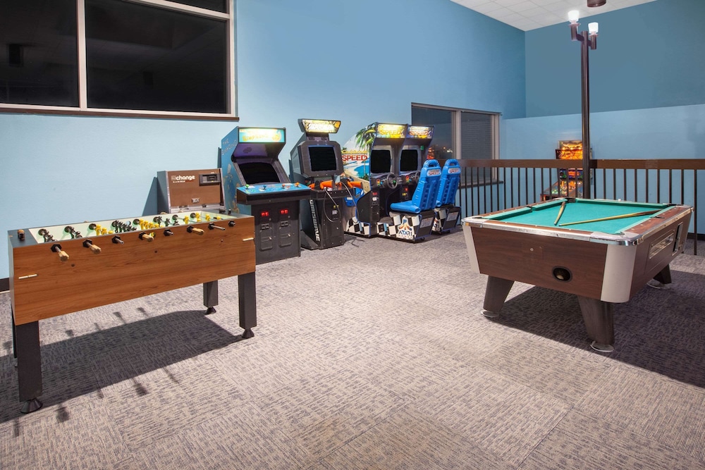 Baymont Inn & Suites Grand Rapids Near Downtown - photo 11