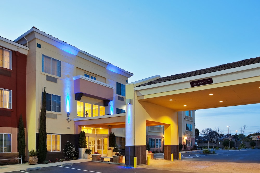 Holiday Inn Express Hotel & Suites Berkeley by IHG - carbon neutral hotel in Berkeley