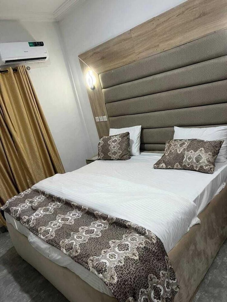 Hp Luxury Hotel And Suites in Agbor, Nigeria