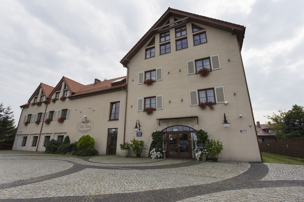 Villa Estera Hotel & Restauracja — hotel in Michalowice