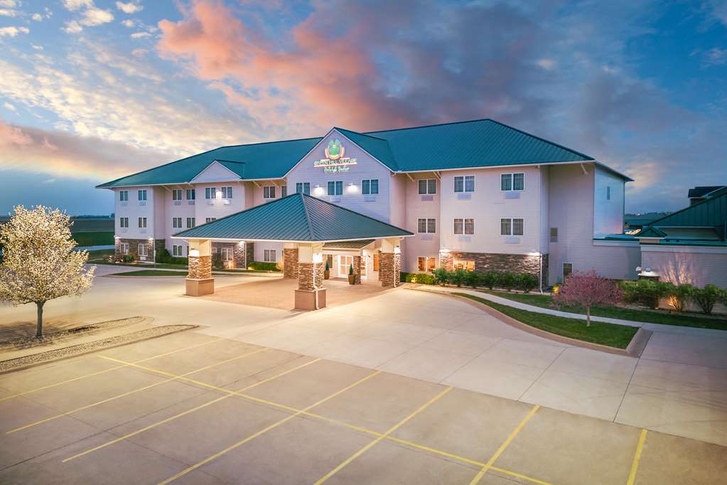 Green Mill Village Hotel & Suites BW Signature Collection - carbon neutral hotel in Arcola