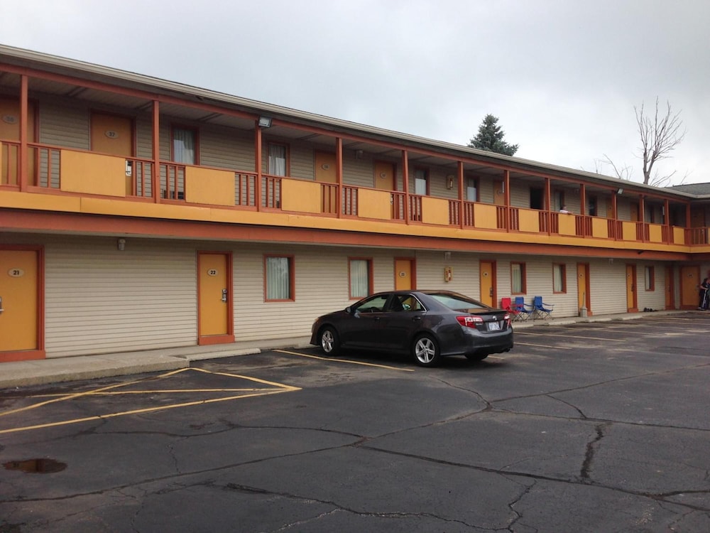 Cadet Motor Inn - photo 18