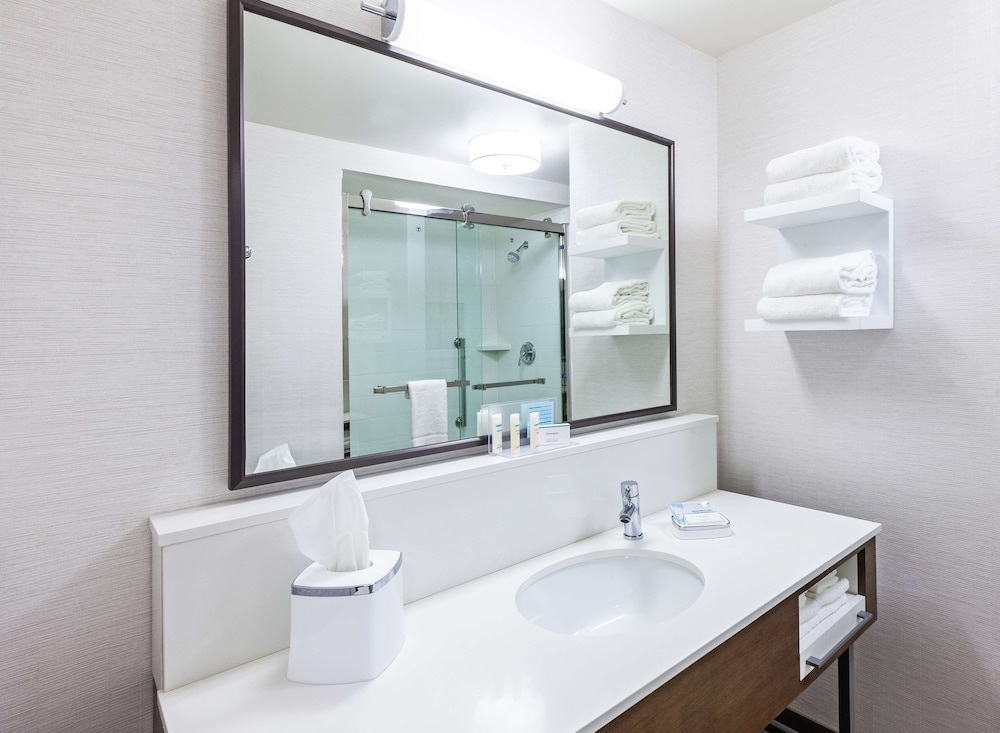 Hampton Inn Gardner Conference Center - photo 17