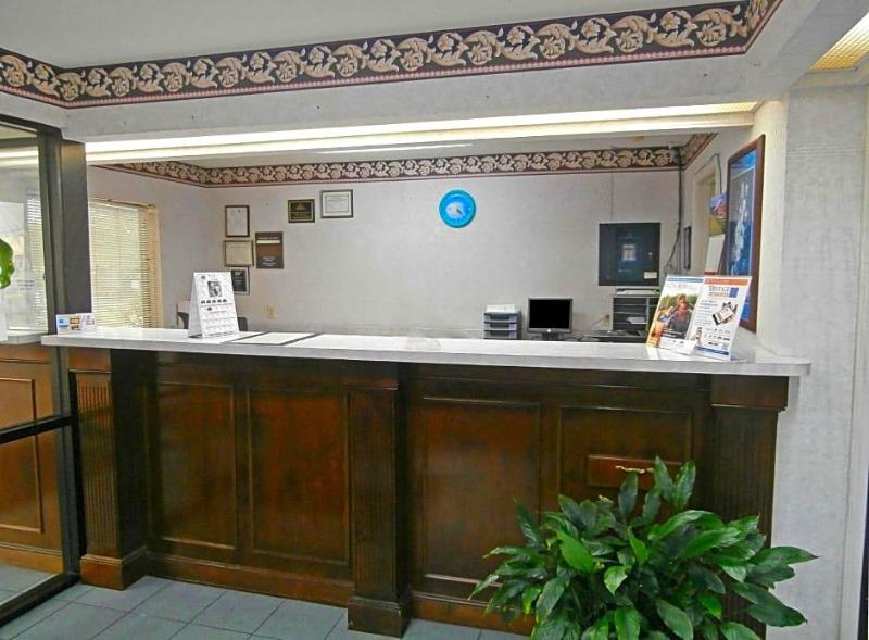 Americas Best Value Inn Valdosta Lake Park - photo 4