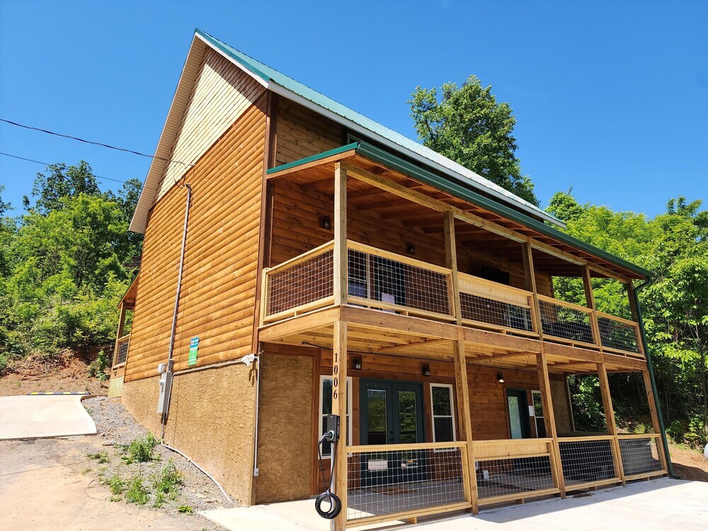 Pooling Around #200 - last minute hotel in Gatlinburg