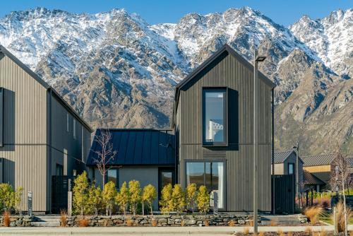 A Remarkable Retreat Queenstown Holiday Home — 4-Star Luxury Hotel in Queenstown, New Zealand