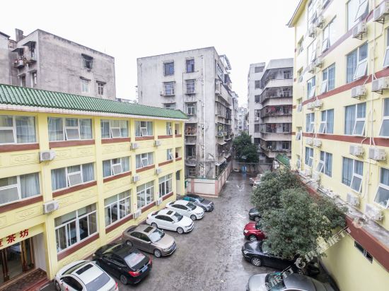 Home Inn — hotel in Langzhong