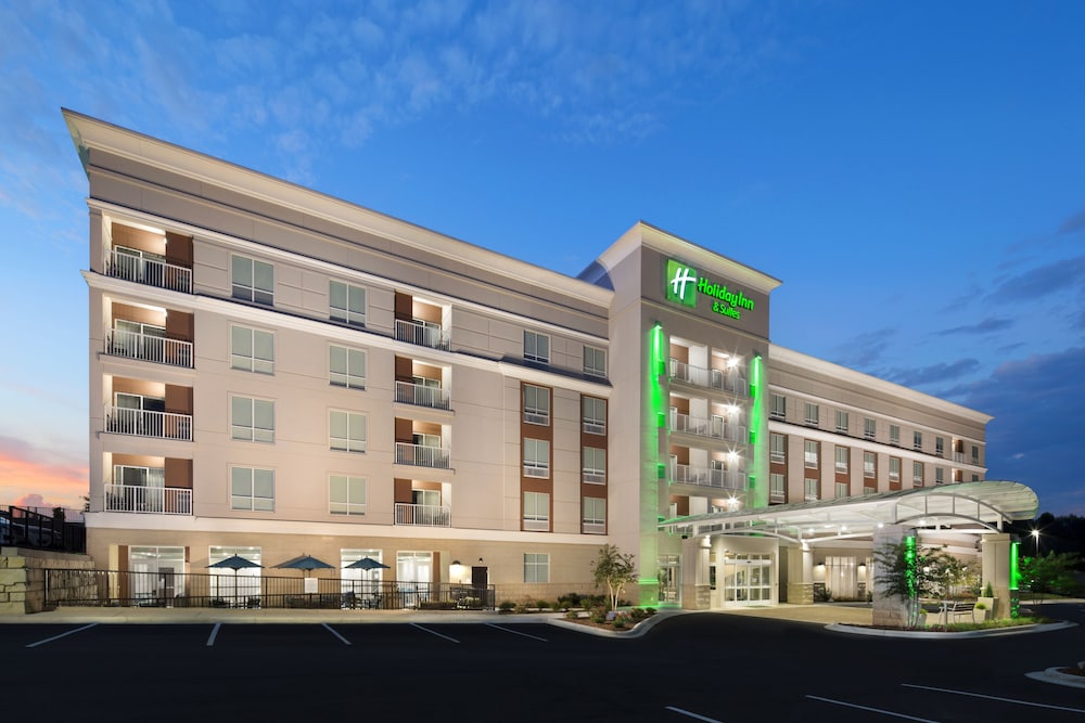 Holiday Inn & Suites Arden Asheville Airport by IHG in Asheville, United States