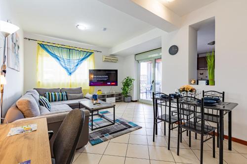 RING ApArt Hotel Spacious DeLuxe Apartment with Big Terrace and Free Underground Parking in Timisoara, Romania