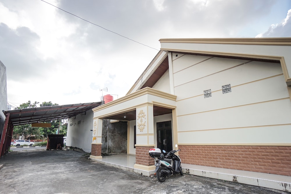 Spot On 2530 Tiga Mas Inn — Manado