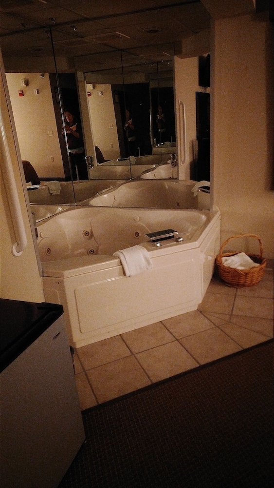Madelia Hotel & Suites - photo 54