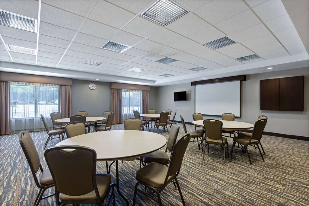 La Quinta Inn & Suites by Wyndham Sioux Falls - photo 16