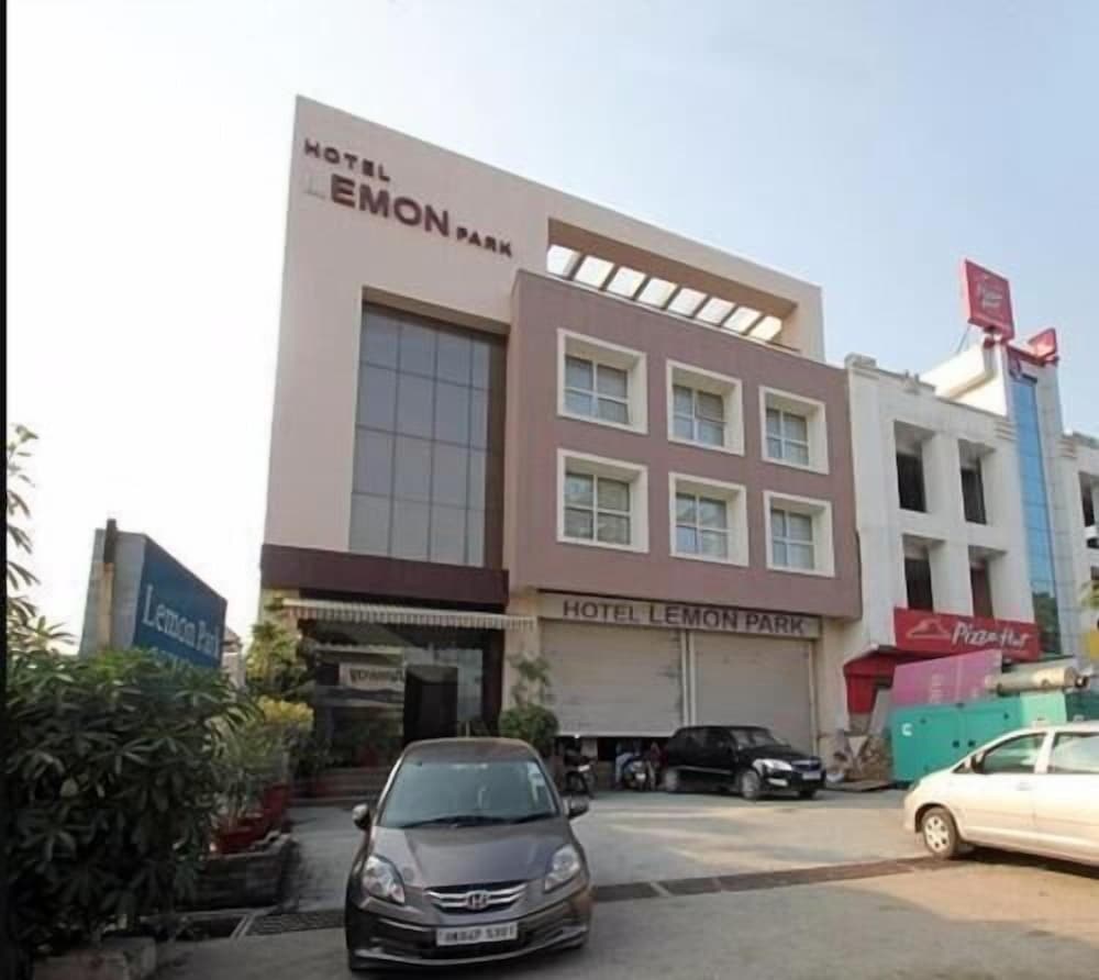 Zip by Spree Lemon Park in Haldwani, India