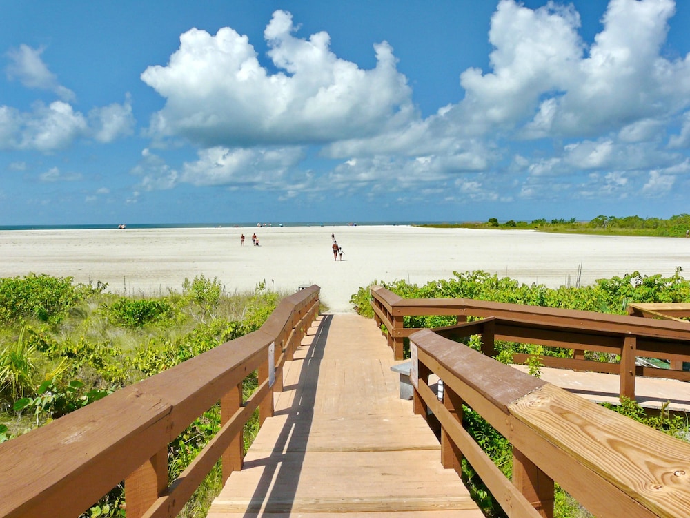 South Seas Tower 2 1001 - photo 27