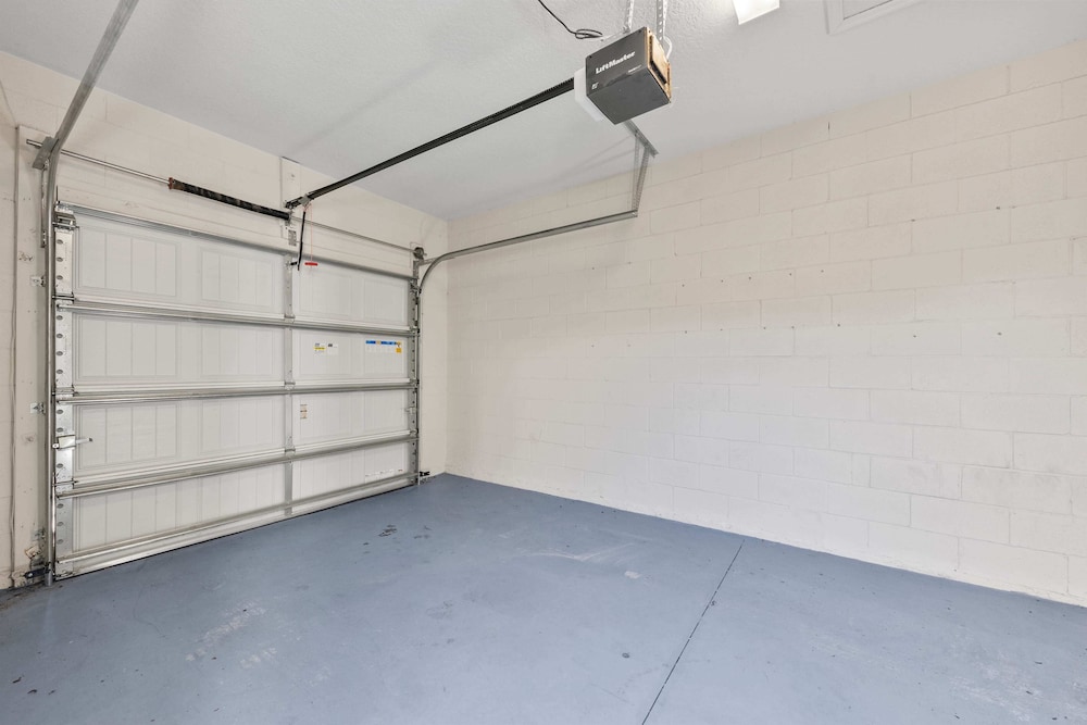 Beautiful Townhome With Splash Pool and Game Room - photo 61