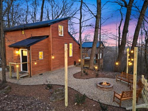 Hot tub fireplace fire pit pool table grill EV pets HOA lake in Cuba, United States