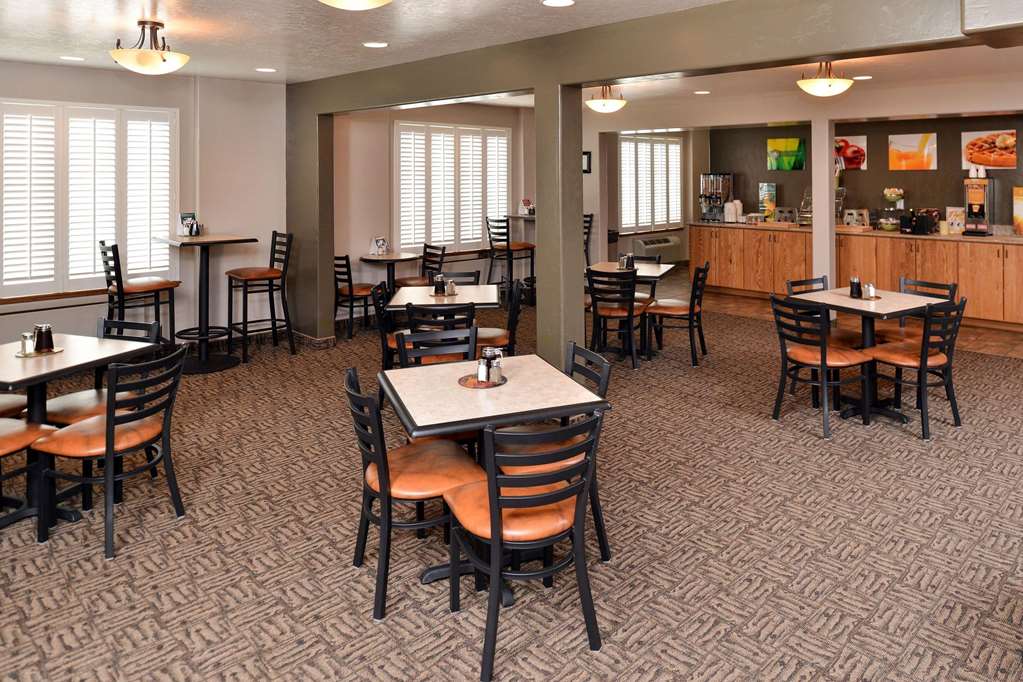 Quality Inn Vernal near Dinosaur National Monument - photo 29