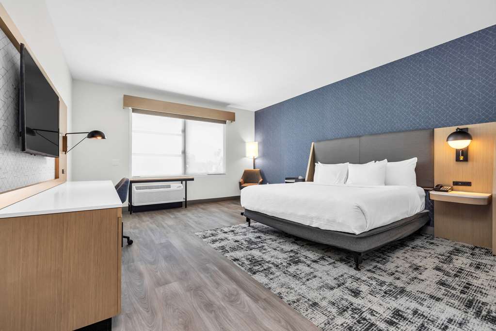 La Quinta Inn & Suites by Wyndham San Jose Airport Downtown - photo 67