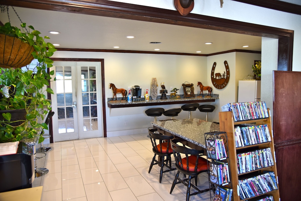 Purple Sage Motel - photo 3