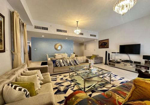 Stylish 1br in Executive Tower - last minute hotel in Dubai