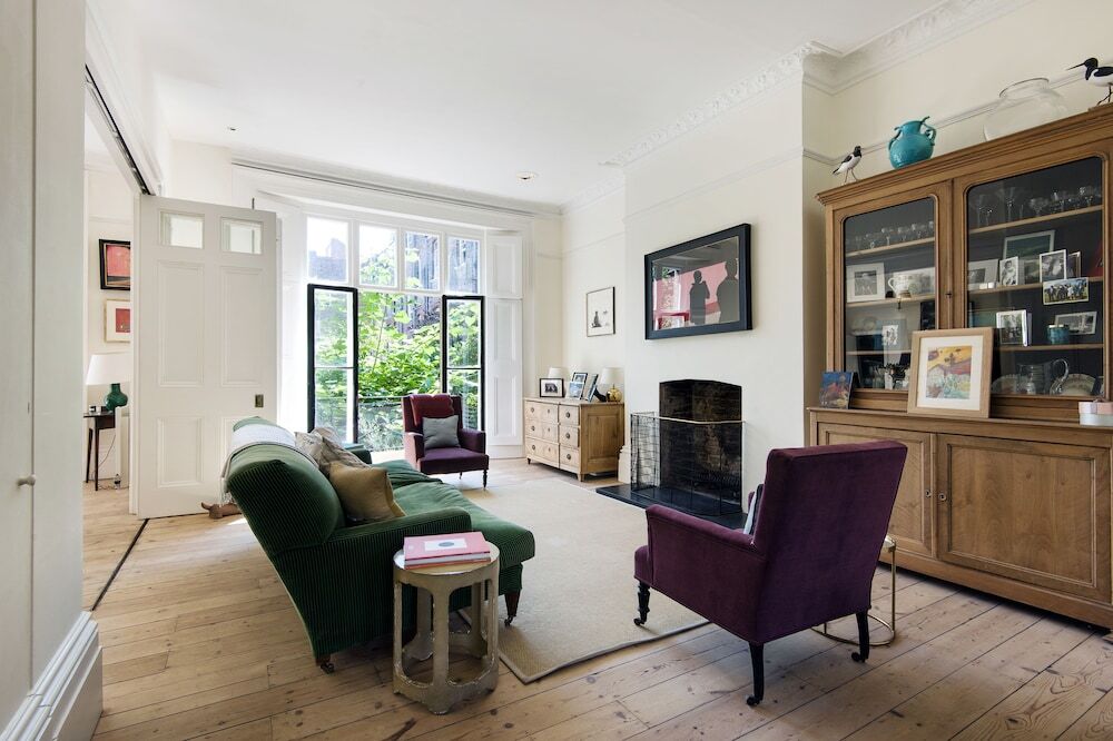 Vintage Shepherds Bush Home by Westfield London — 4-Star Luxury Hotel in London, United Kingdom
