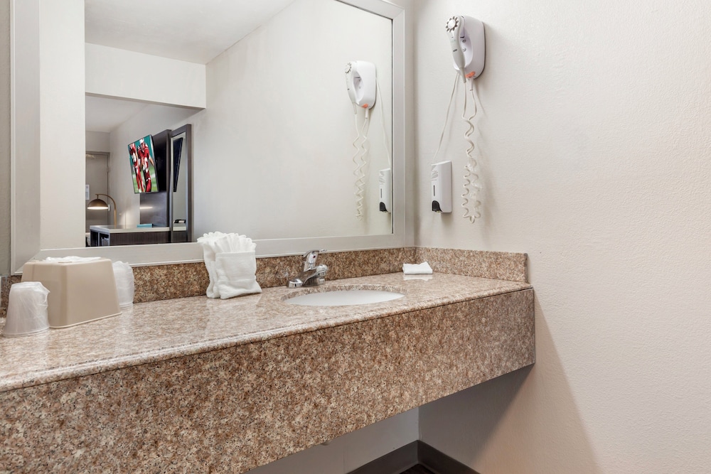 Red Roof Inn Dunn - photo 20