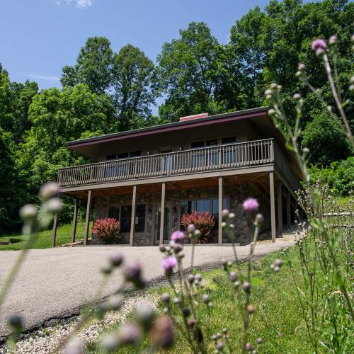 Lilypad by The Chalets - last minute hotel in Logan