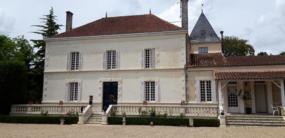 Le Logis Des Bessons — hotel in Burie