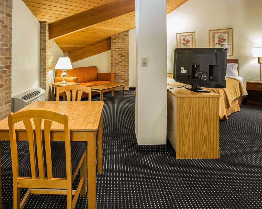 Quality Inn Dundee - photo 17