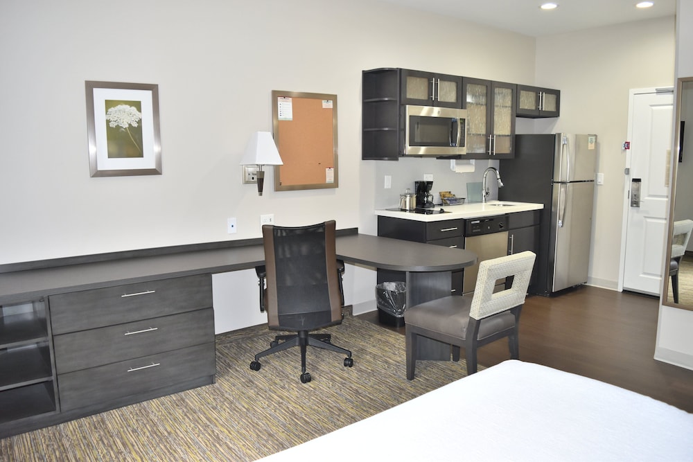 Candlewood Suites Kansas City Independence by IHG - photo 32