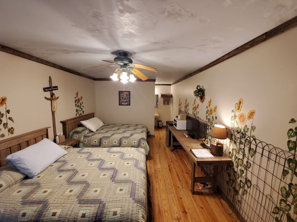 Jamesport Inn - photo 13