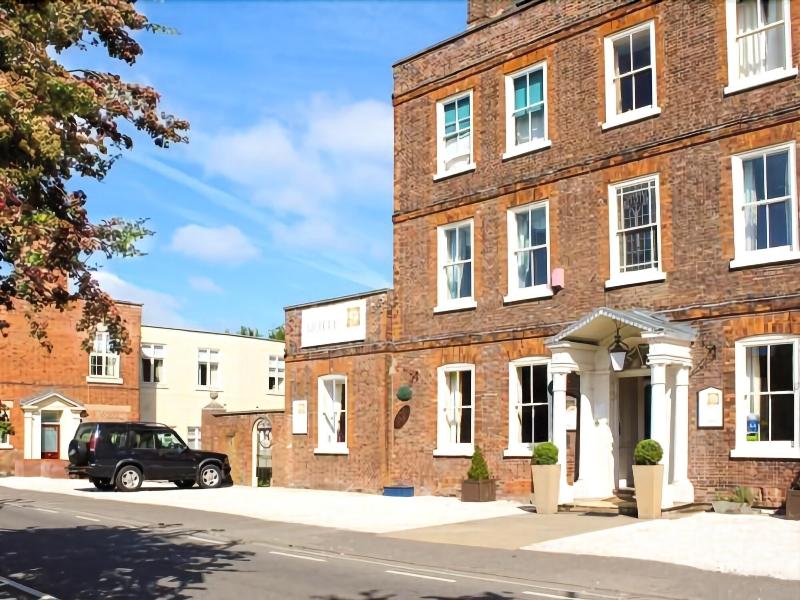 Cley Hall - carbon neutral hotel in Spalding