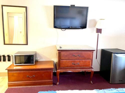Regency Inn - photo 9