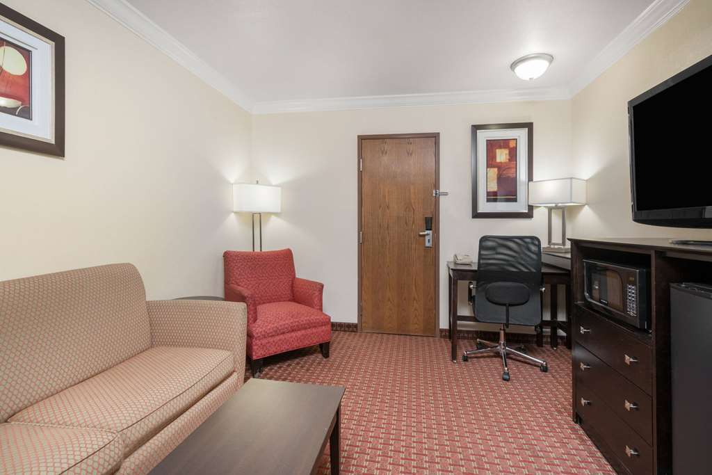 AmericInn by Wyndham Johnston Des Moines - photo 12