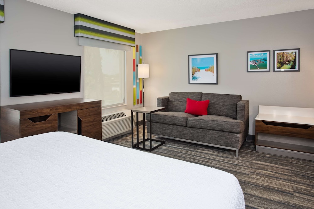 Hampton Inn & Suites Cape Coral Fort Myers Area FL - photo 9