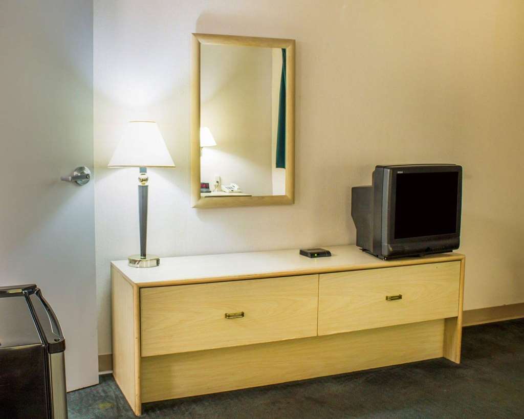 Econo Lodge Drums - photo 18