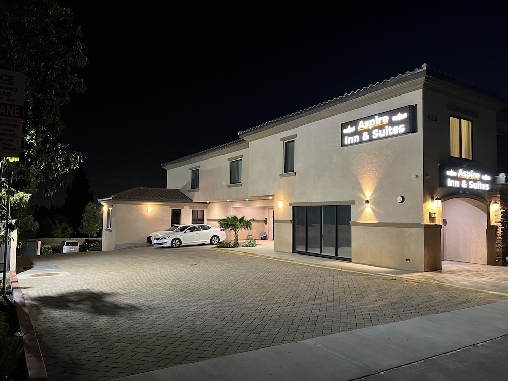 Aspire Inn & Suites Orange - photo 20