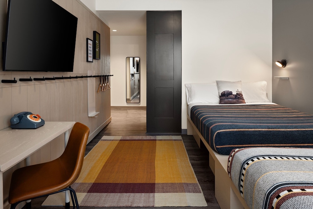 Moxy Omaha Downtown - photo 10