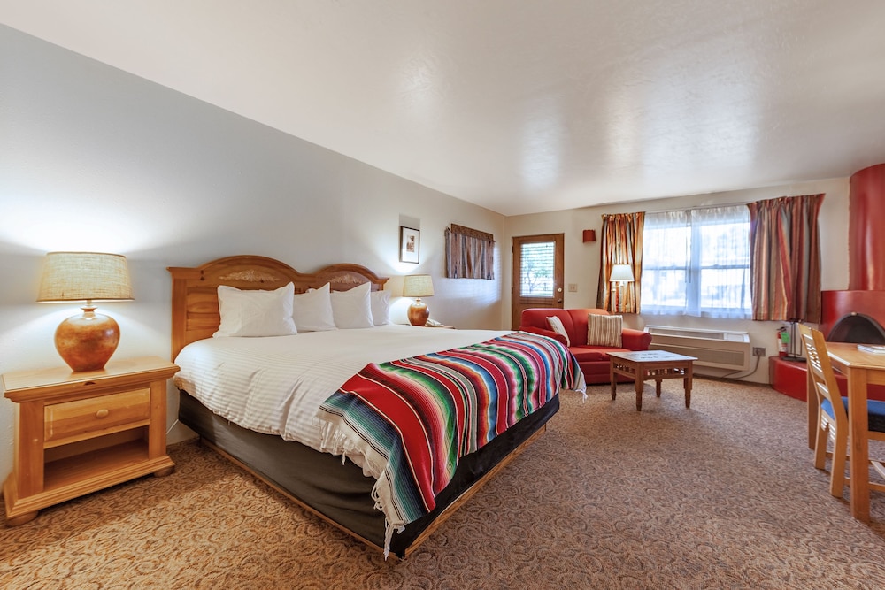 El Pueblo Lodge - photo 15