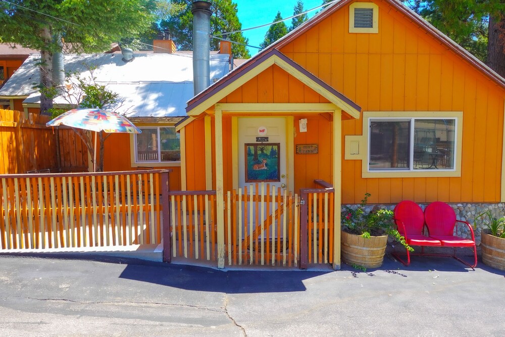 Sleepy Hollow Cabins and Hotel — Crestline — photo 5